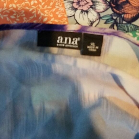✔ 5 for $25 a.n.a. blouse - Picture 4 of 4